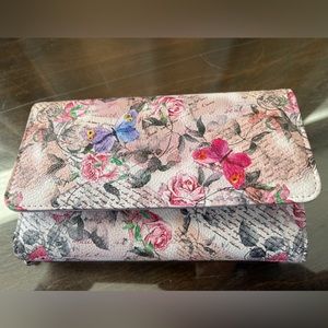 *** PRICE DROP! *** Women’s tri-fold wallet